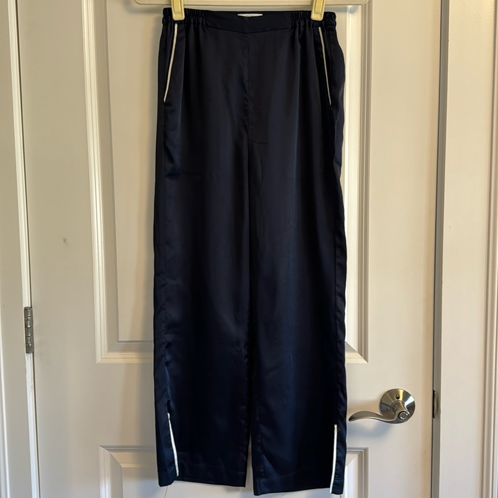 Petite Studio pajama style silky pant, Navy, barely worn, size XXS